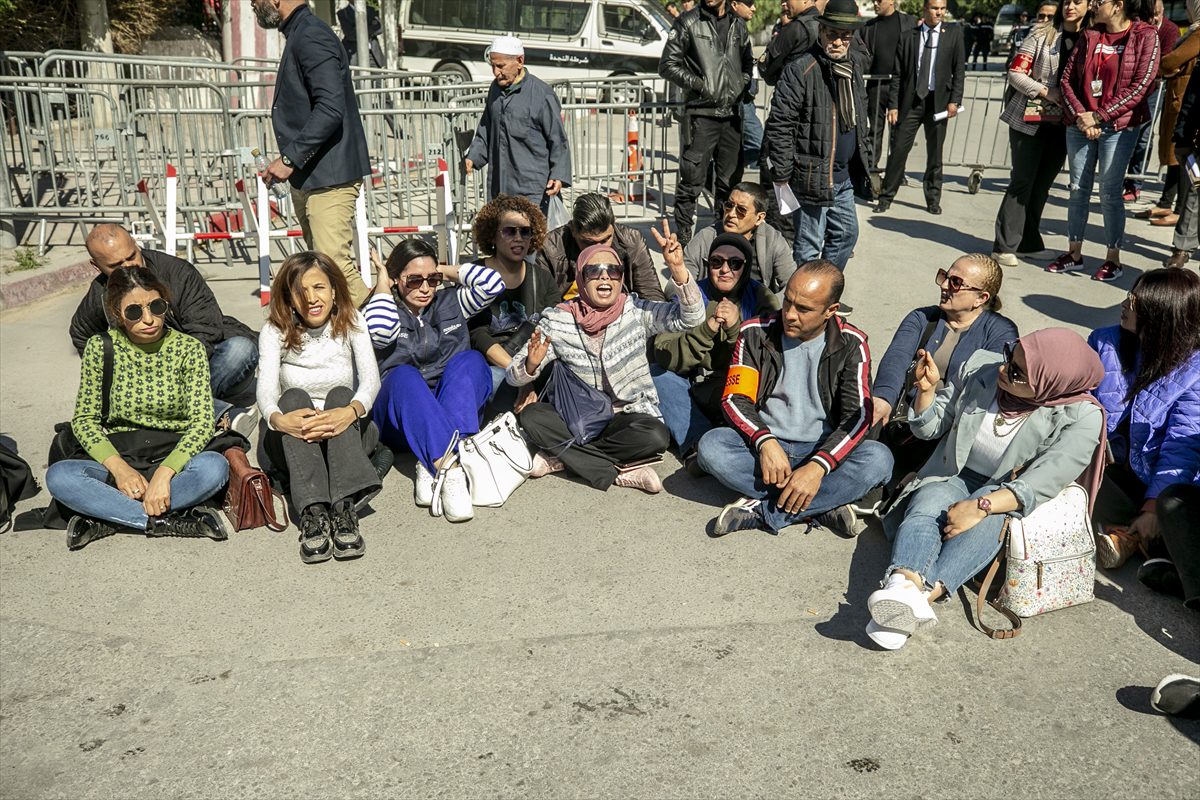 Tunus’ta 20 aydır kapalı olan Meclisin açılış oturumuna gazetecilerin alınmamasına tepki