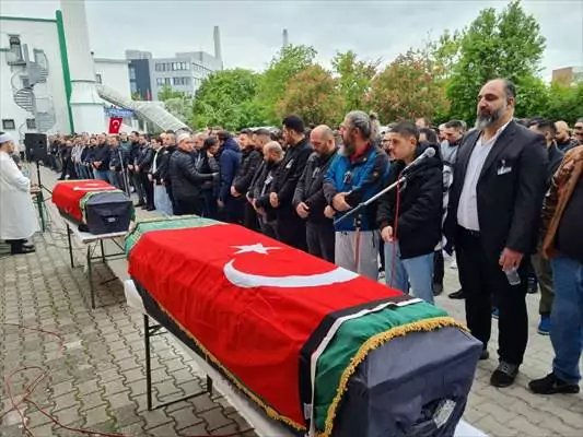 Almanya’daki silahlı saldırıda yaşamını yitiren iki Türk işçi son yolculuğuna uğurlandı